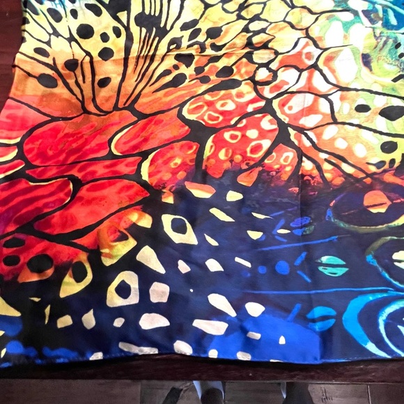 Vibrant Multicolor Scarf with Abstract Design Butterfly Design - Picture 8 of 15